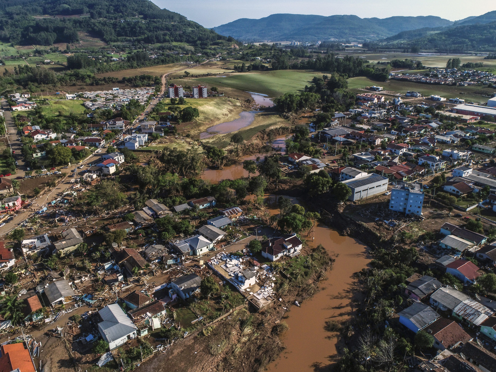 Paso de ciclón en Brasil ha dejado al menos 44 muertos y 46 desaparecidos