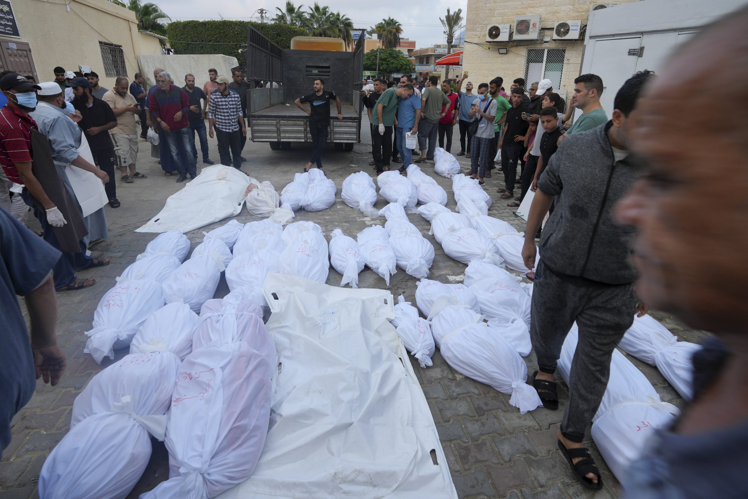 Israel incrementa bombardeos contra Gaza y causa 700 muertes más, informan palestinos Foto Ap