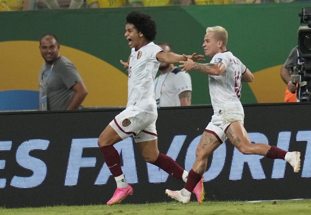 Golazo de Bello da empate sorpresivo en eliminatoria a Venezuela en Brasil