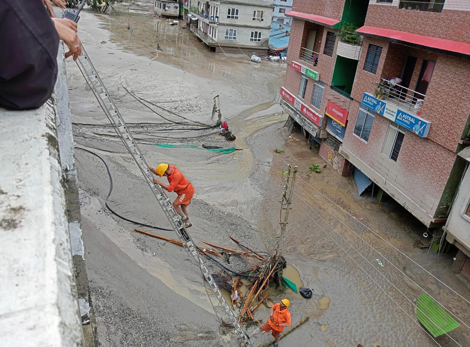 Inundaciones en el norte de la India dejan al menos 78 muertos