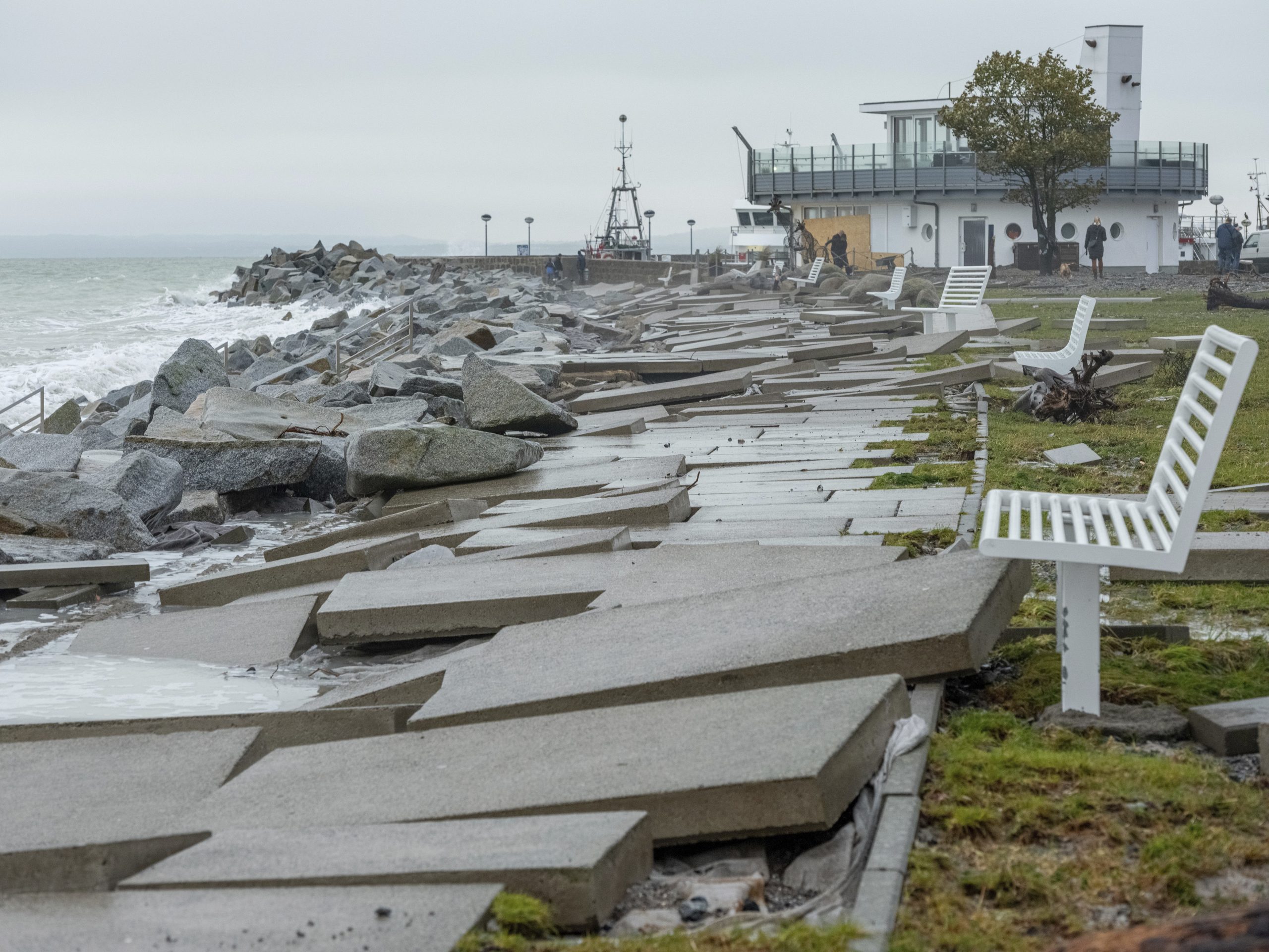 Tormenta que azota el norte de Europa causa al menos cuatro muertes