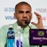 Dani Alves es condenado a cuatro años y medio de cárcel por agresión sexual