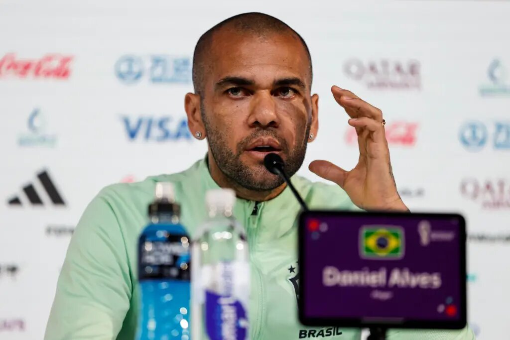 Dani Alves es condenado a cuatro años y medio de cárcel por agresión sexual