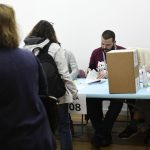 Abren los centros de votación para la segunda vuelta de las presidenciales en Argentina