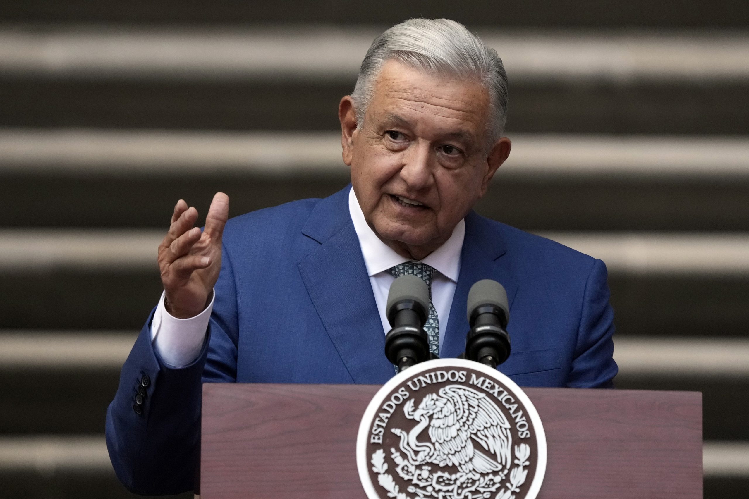 López Obrador dice que su postura sobre Venezuela "ayuda a que no se desborde la violencia"