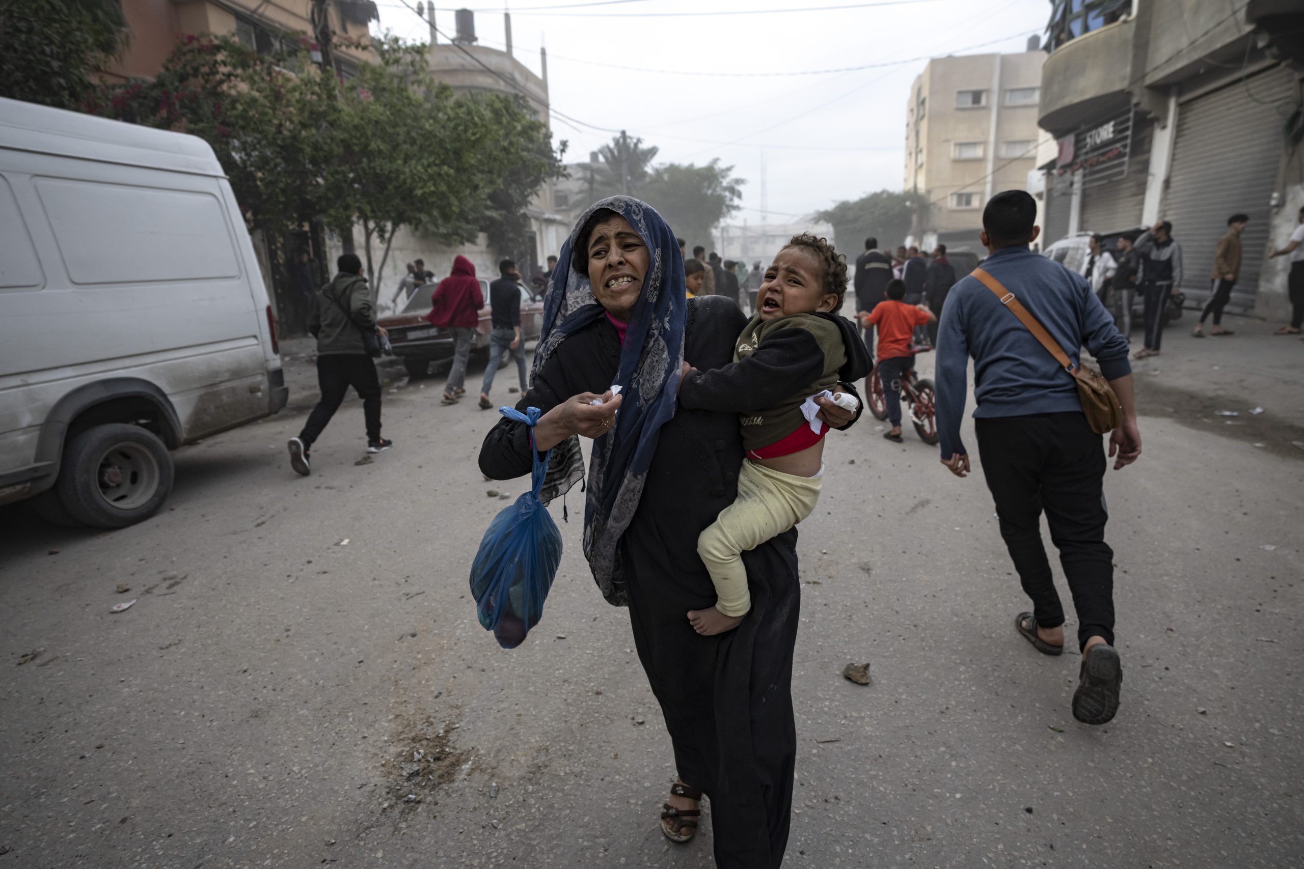 Israel dice que halló centro de mando de Hamás en Ciudad de Gaza AP