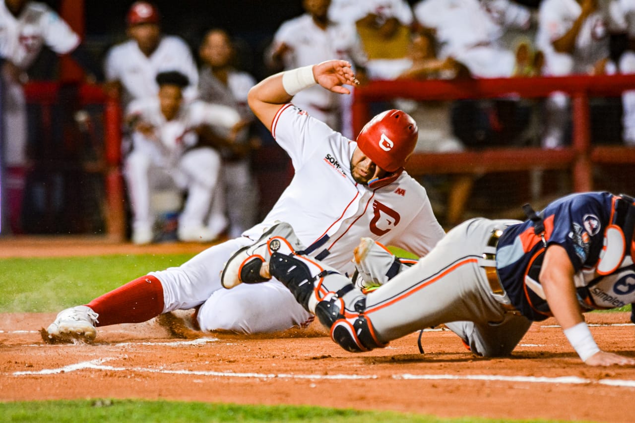 Cardenales y Caribes dividen honores en Barquisimeto