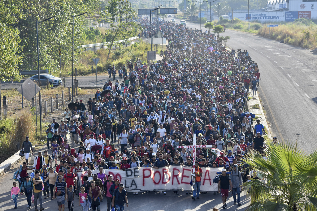 Caravana de migrantes avanza por el sur de México en plena Navidad