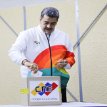 Maduro vota en el referendo por el Esequibo y llama a los venezolanos a participar