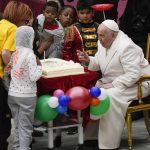 El papa Francisco cumple 87 años y los celebra en una audiencia festiva con niños