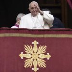 El papa Francisco arremete contra la industria armamentística y pide paz para el mundo en Navidad