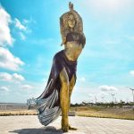 Gigantesca escultura de Shakira es inaugurada en Barranquilla