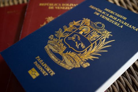 Venezolanos con pasaporte vencido puede ingresar al país, aclara Avavit