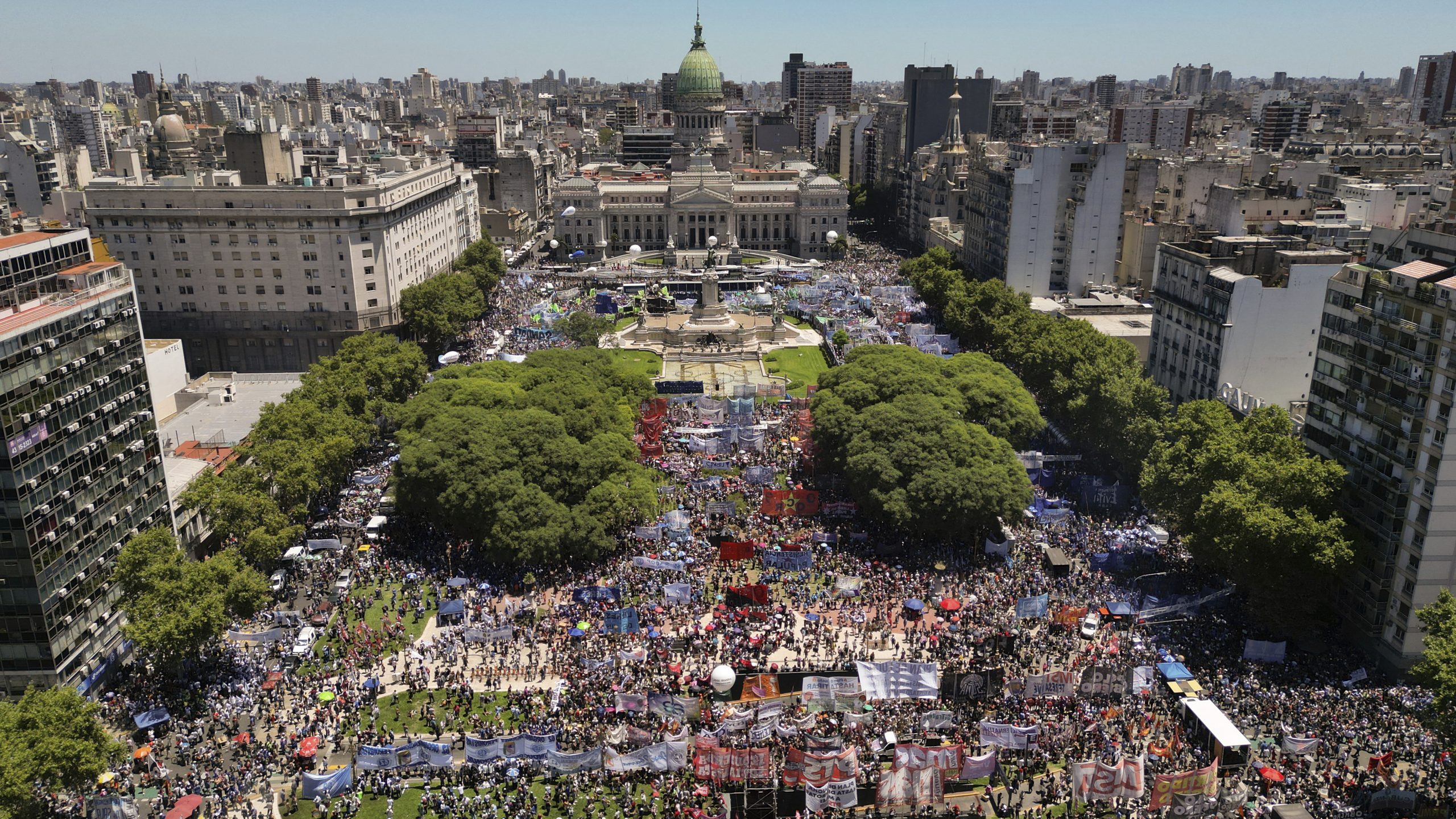 El gobierno argentino le resta importancia a la primera huelga general Foto AP