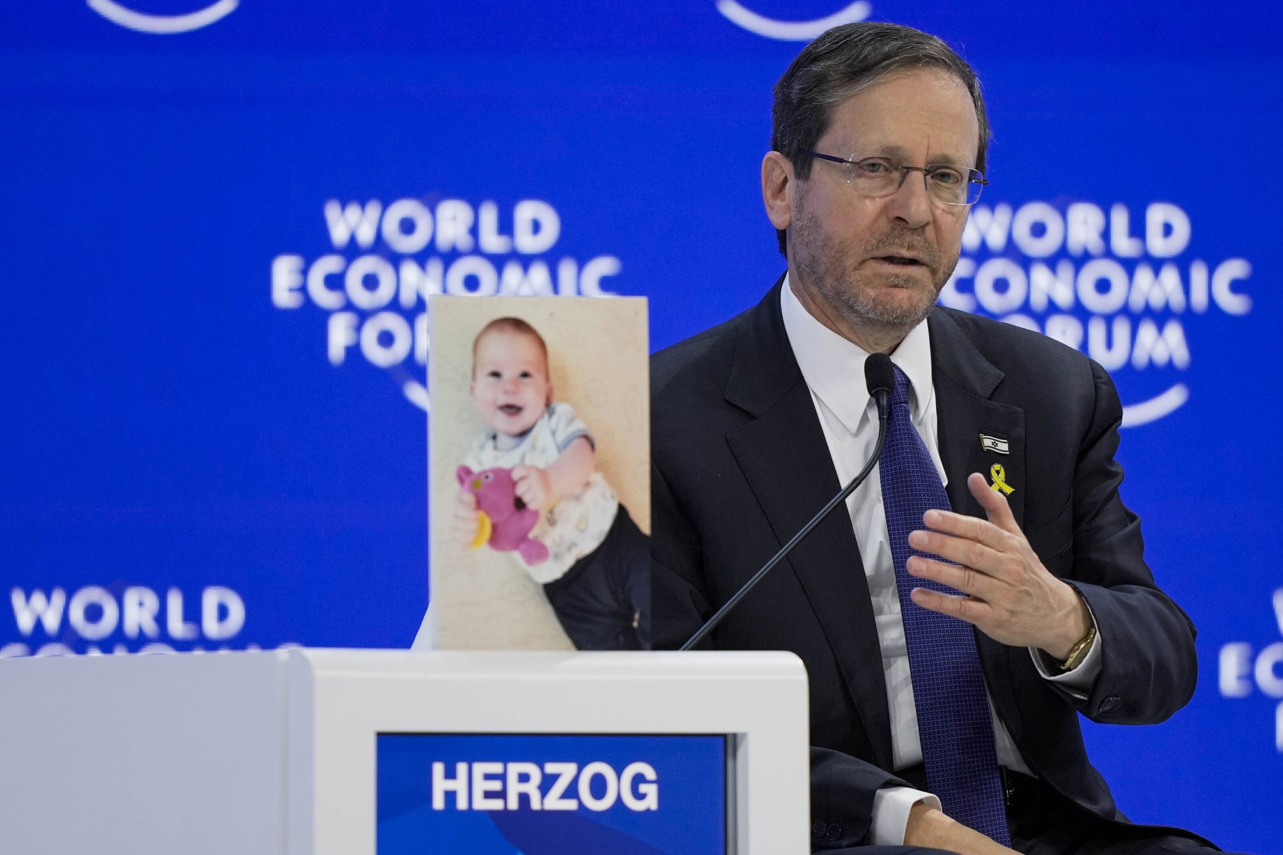 El presidente de Israel, Isaac Herzog, habla en el Foro Económico Mundial en Davos, Suiza, jueves 18 de enero de 2024. (AP FotoMarkus Schreiber)