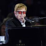 Elton-John-alcanza-el-estatus-de-EGOT-gracias-a-su-Emmy-AP