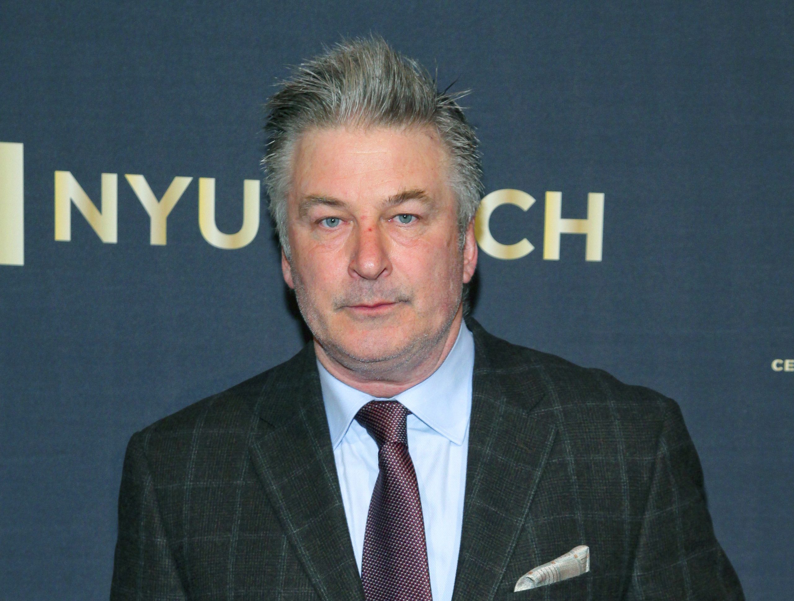 Jurado acusa formalmente al actor Alec Baldwin por tiroteo mortal de 2021 foto ap