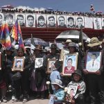 Miles exigen justicia a un año de muertes en protestas en Perú foto AP