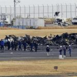 Japón inicia investigaciones tras choque de dos aviones en aeropuerto de Tokio