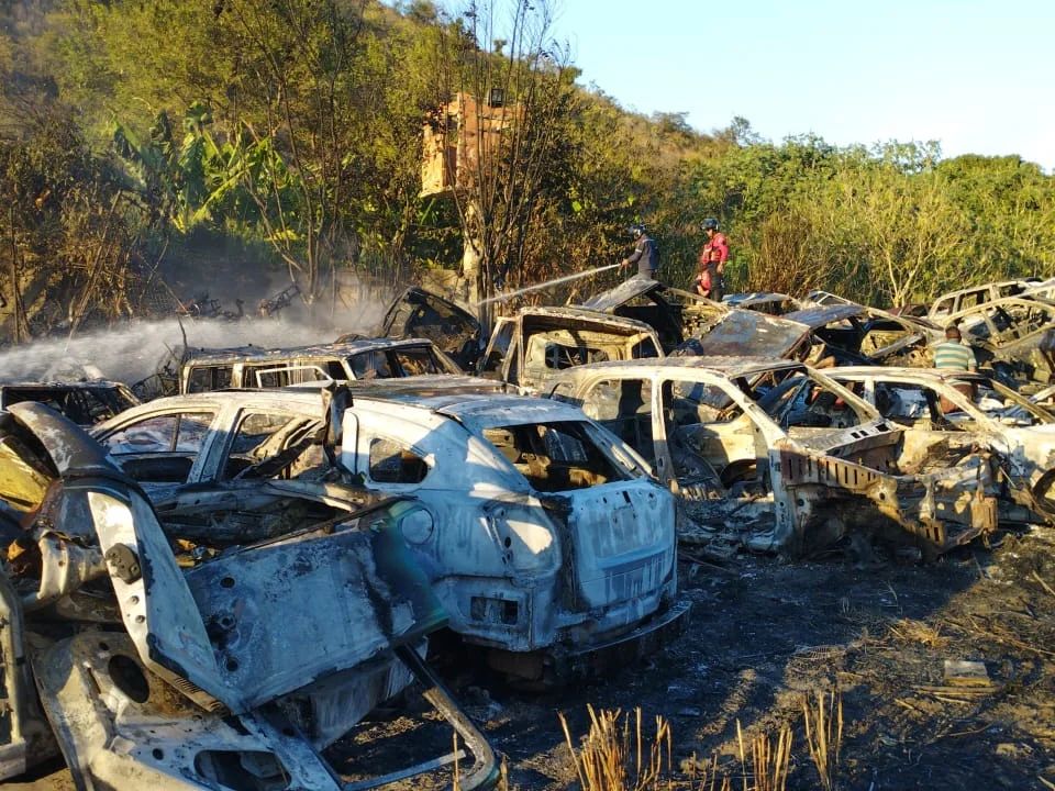 Aragua | 70 vehículos fueron afectados por incendio de vegetación en San Mateo