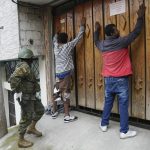 Casi 900 detenidos y cinco delincuentes abatidos ante despliegue militar en Ecuador