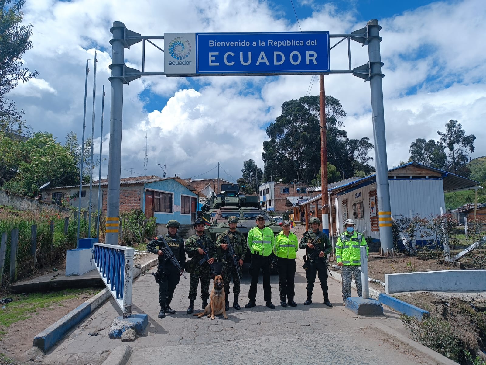 Colombia y Perú refuerzan las fronteras ante ola de violencia de Ecuador