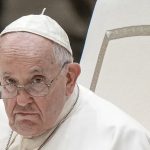 El papa pide un veto universal de la gestación subrogada dentro de su mensaje sobre paz y dignidad