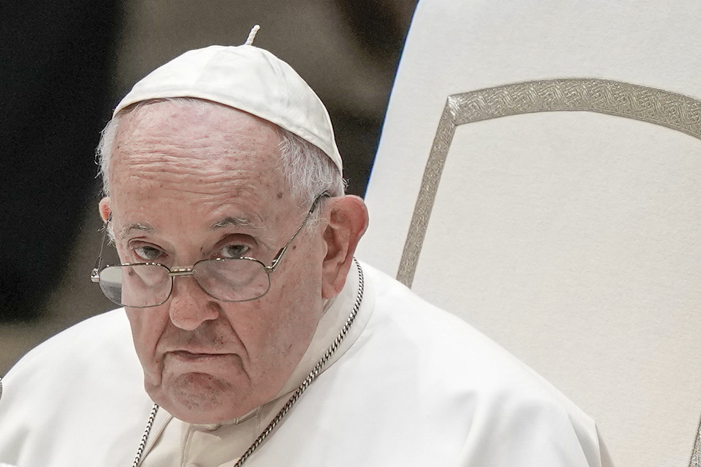 El papa pide un veto universal de la gestación subrogada dentro de su mensaje sobre paz y dignidad