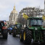 Agricultores franceses regresan a París en sus tractores para una nueva protesta