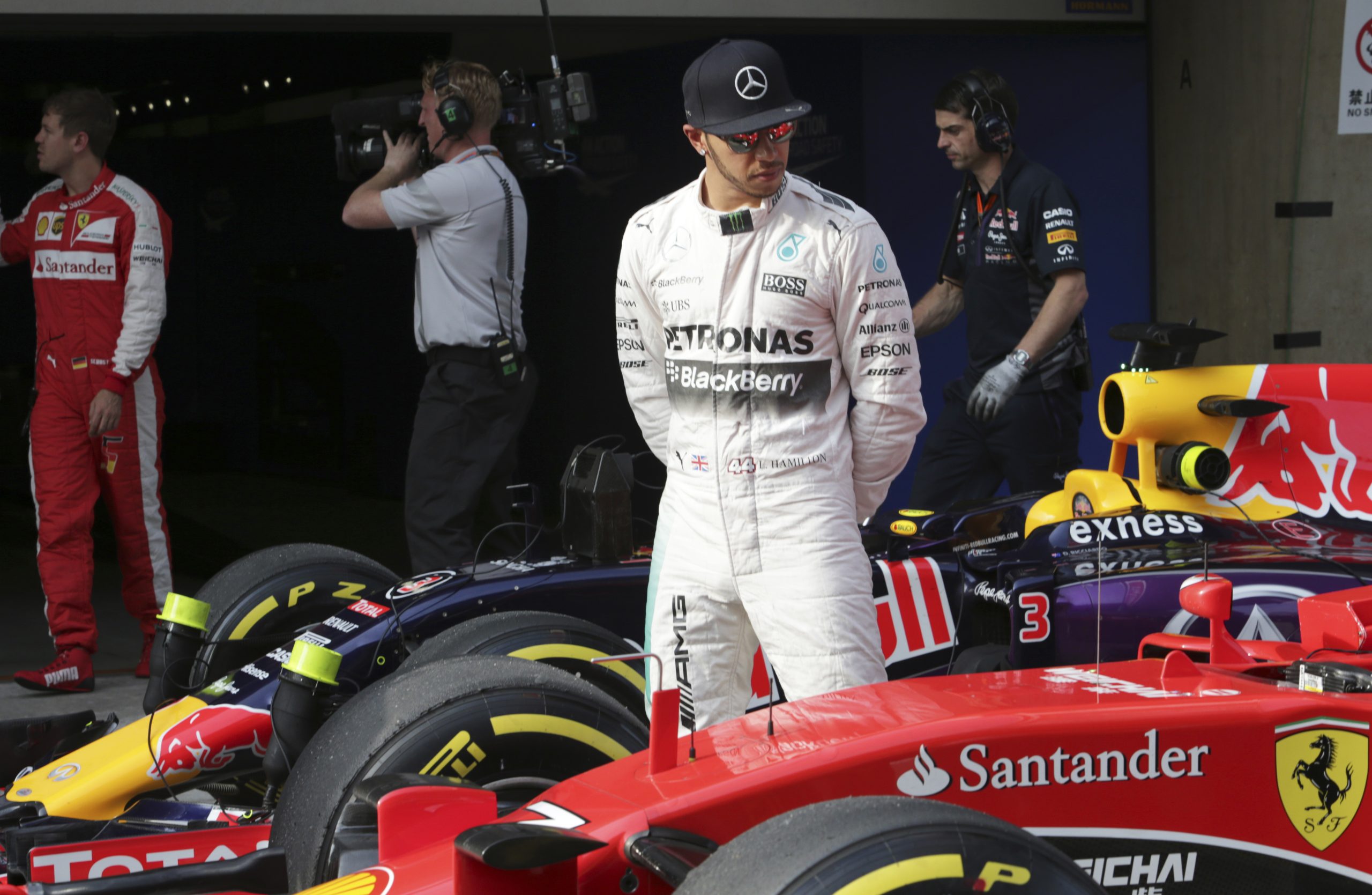 Hamilton-se-ira-de-Mercedes-al-final-de-2024-y-ficha-con-Ferrari-foto-AP