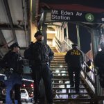 Un-muerto-y-cinco-heridos-tras-tiroteo-en-estacion-del-metro-de-NY-el-agresor-esta-profugo-foto-AP