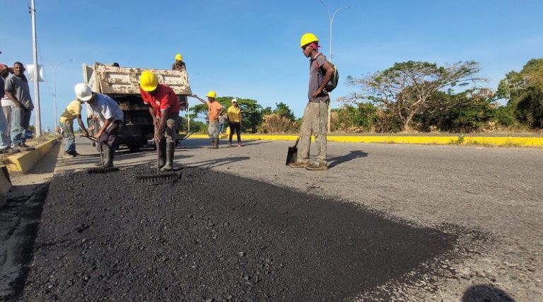 Anuncian plan para la recuperación de carreteras y calles en el país