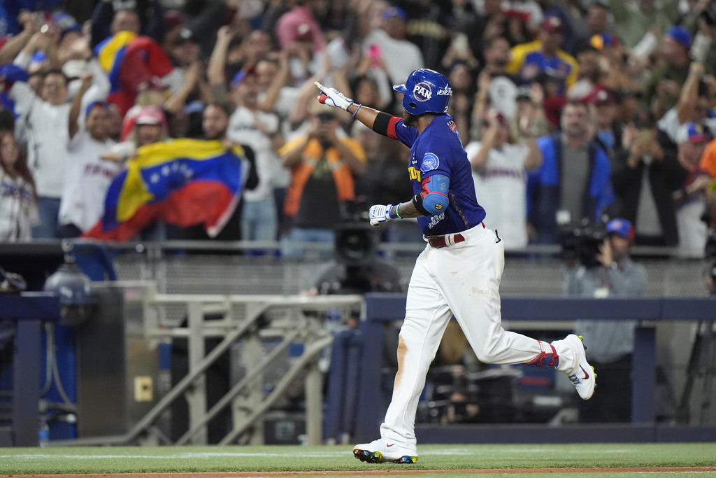 Venezuela corta invicto de Panamá y va a semifinales en Serie del Caribe