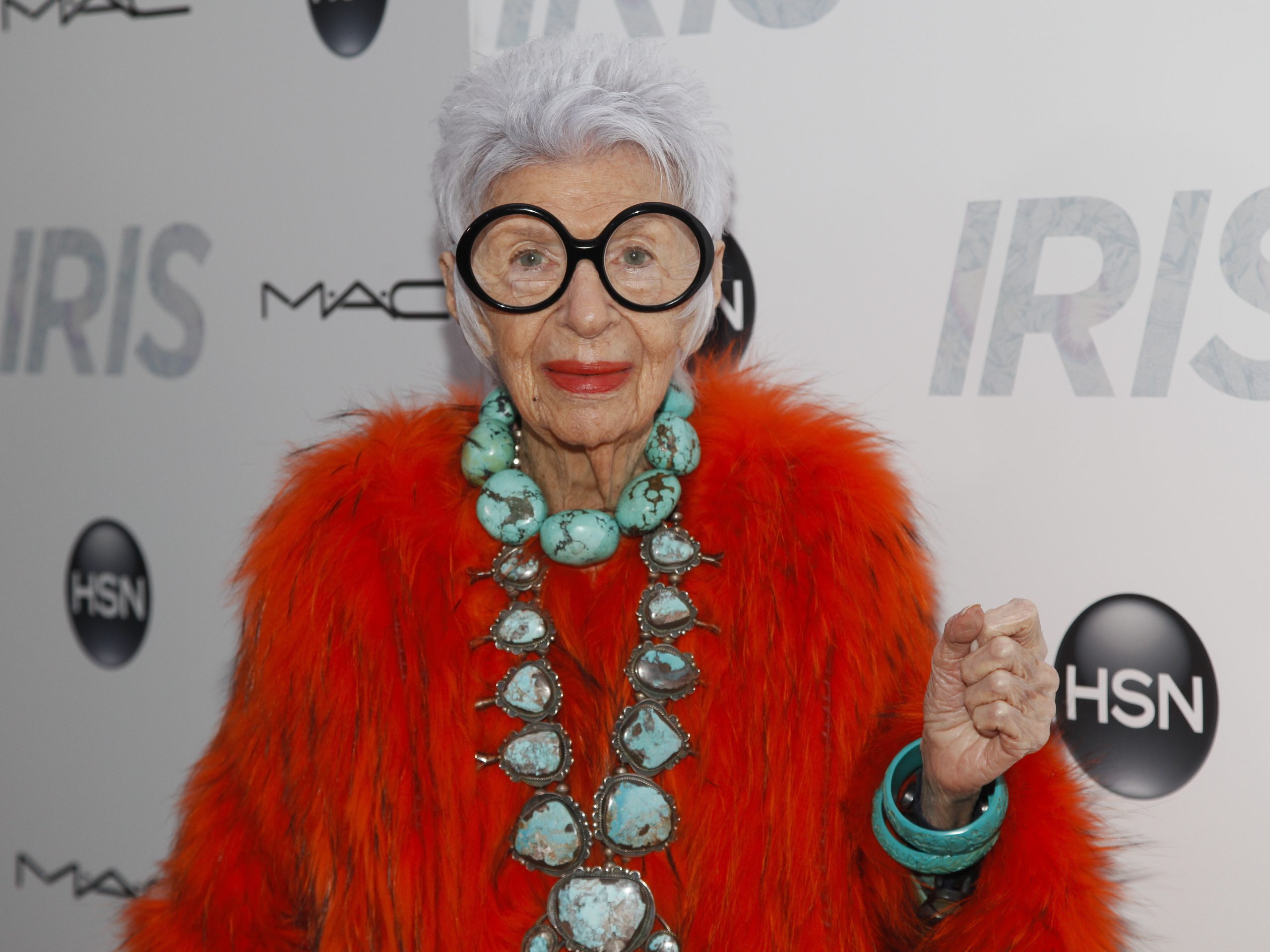 Fallece Iris Apfel, experta textil y celebridad de la moda conocida por su estilo excéntrico foto ap