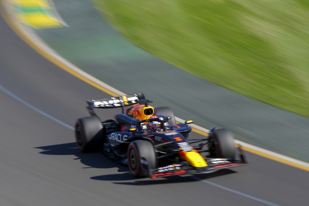 Verstappen saldrá desde la pole en Australia, seguido de Carlos Sainz y Sergio Pérez