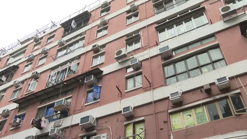 Encuentran dos bebés muertos en botellas de cristal en un departamento en Hong Kong