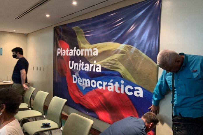 Plataforma Unitaria exige respeto a los derechos humanos de venezolanos deportados a El Salvador