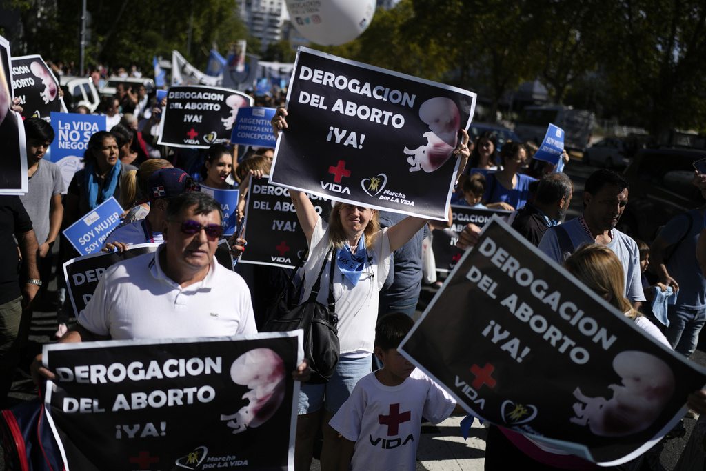 Protestan en Argentina para exigir derogación de la ley de aborto