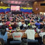 Militantes de PSUV marcha este 25-Mar en Caracas para acompañar inscripción de candidatura de Maduro