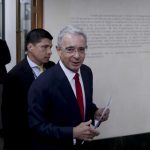 Fiscalia-colombiana-llama-a-juicio-al-expresidente-Alvaro-Uribe-por-presunto-soborno-a-testigos-foto-ap