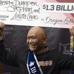 Ganador de 1.300 millones de lotería Powerball en Oregon es un inmigrante de Laos enfermo de cáncer foto a