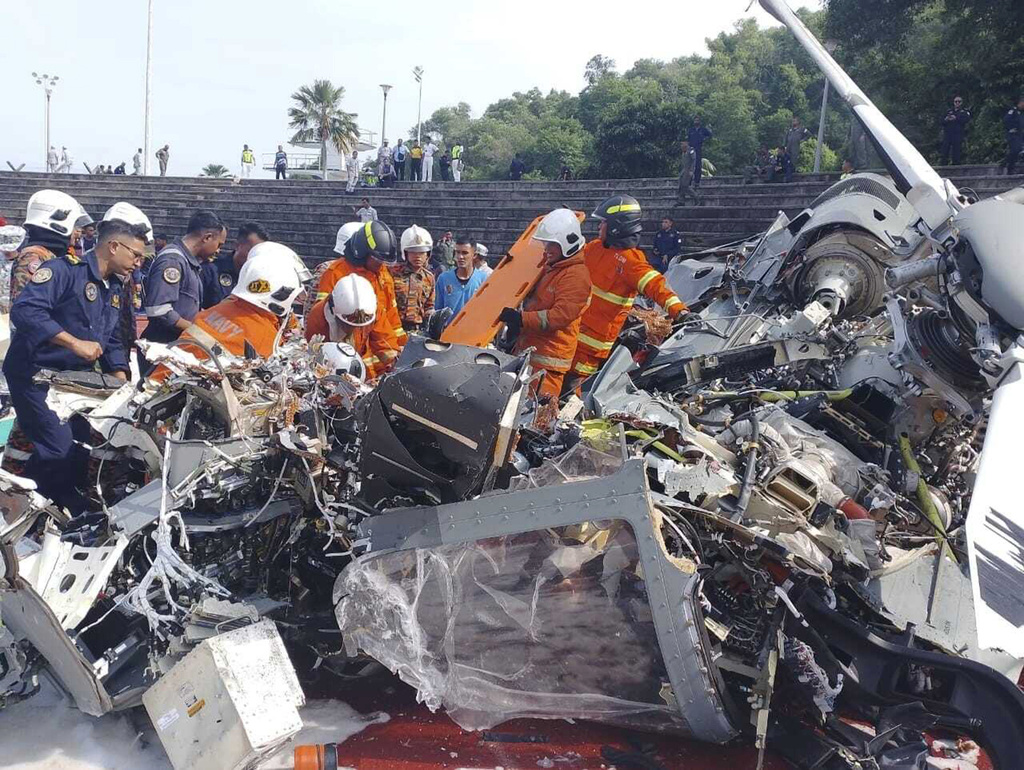 Dos helicópteros militares de Malasia se estrellan en un entrenamiento y sus 10 ocupantes mueren