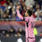 Messi anota un doblete en triunfo 4-1 del Inter Miami ante el Revolution en un abarrotado estadio