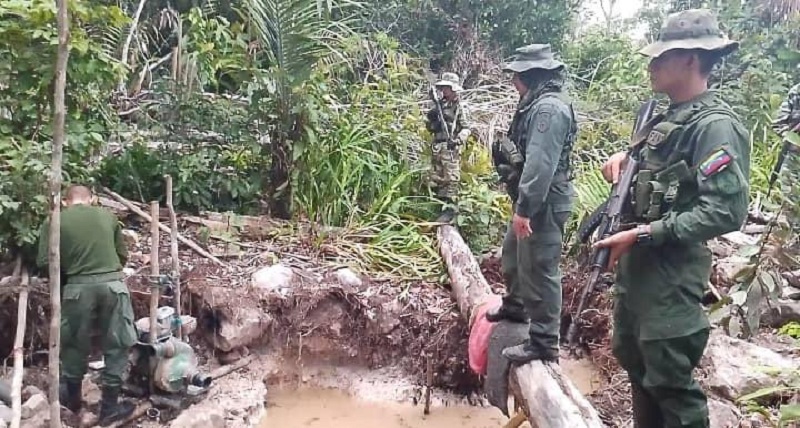 FANB desmantela dos campamentos de minería ilegal en Amazonas