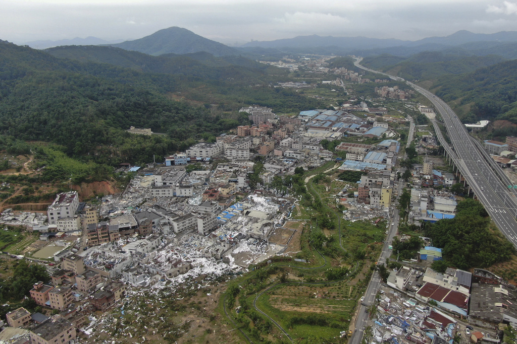 Imágenes por satélite muestran la devastación causada por un tornado en China