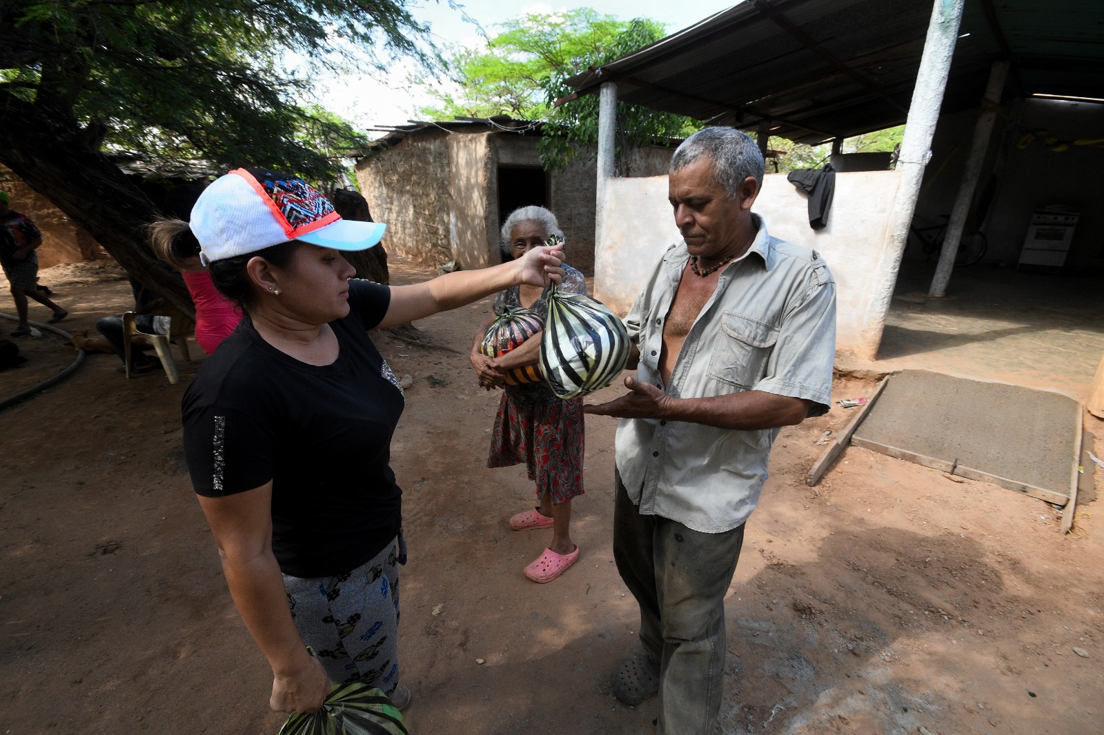 En Torres | Habitantes de Las Playitas y El Pantano recibieron donaciones