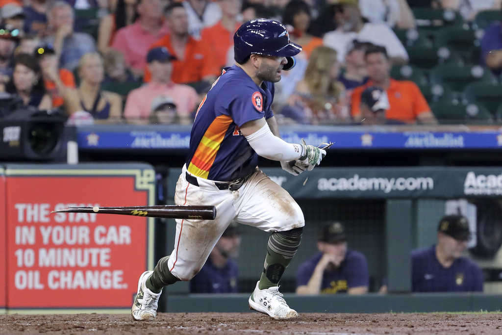 José Altuve desató su poder ante los Cerveceros de Milwaukee