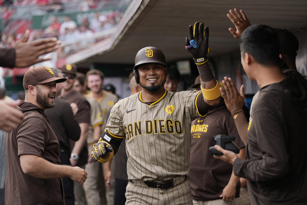 Arráez pega 4 hits, incluido un jonrón, y Padres vencen 7-3 a Rojos