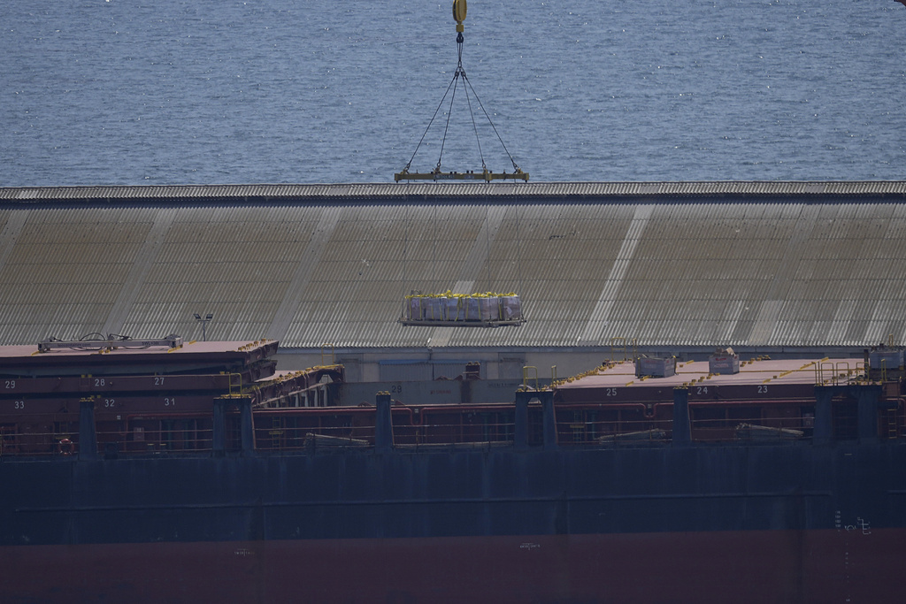 Parte desde Chipre primer barco con ayuda para muelle flotante construido en Gaza