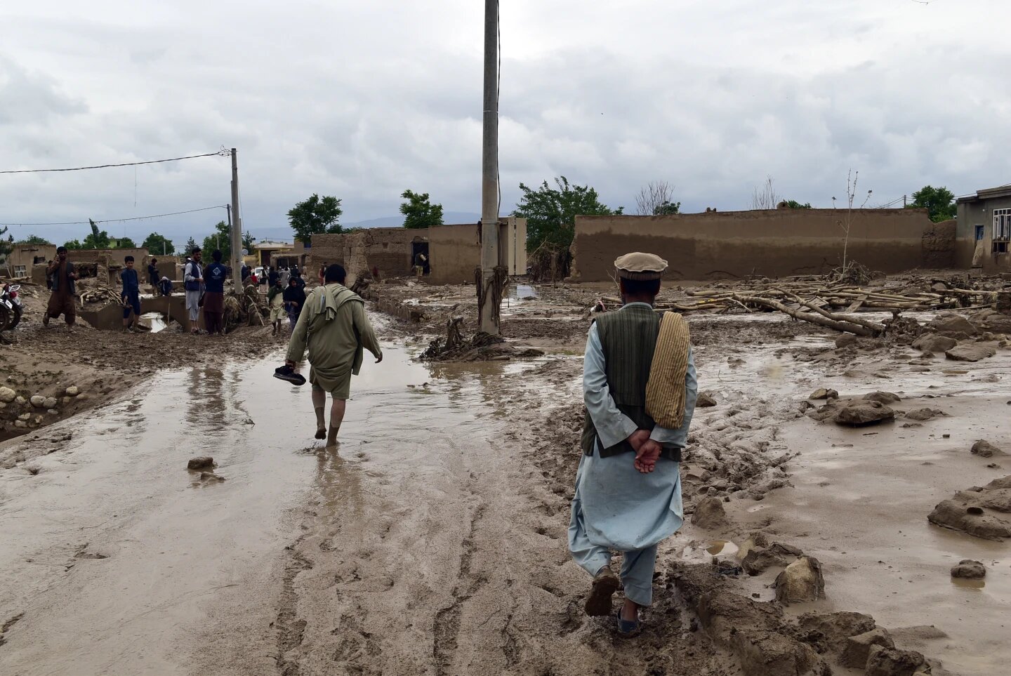 Al memos 68 fallecidos por inundaciones repentinas en Afganistán